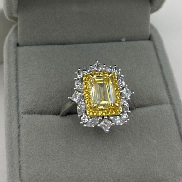 New, sz 8 canary/yellow topaz, clear diamonds, solid sterling, emerald cut - Picture 5 of 12